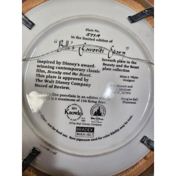 1993 DISNEY - " BELLE'S FAVORITE STORY" - 7TH PLATE IN BEAUTY & BEAST COLLECTION - Picture 2 of 2